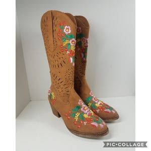 Floral Embriodered Tan Cowboy Boots